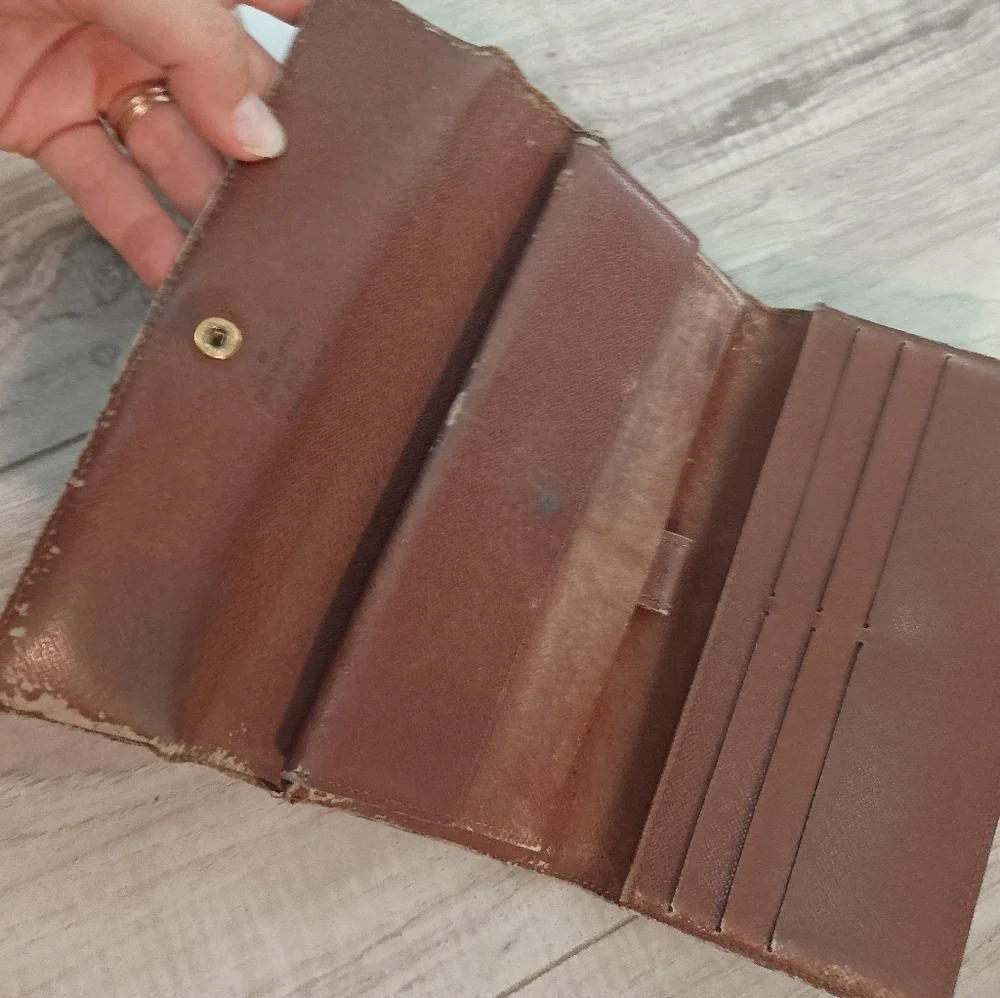 LOUIS VUITTON Porte Tresor International Wallet